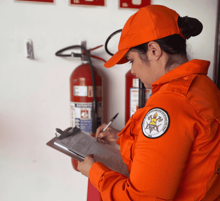 Corpo de Bombeiros reforça ações de segurança para foliões em blocos e prévias do Carnaval 2025